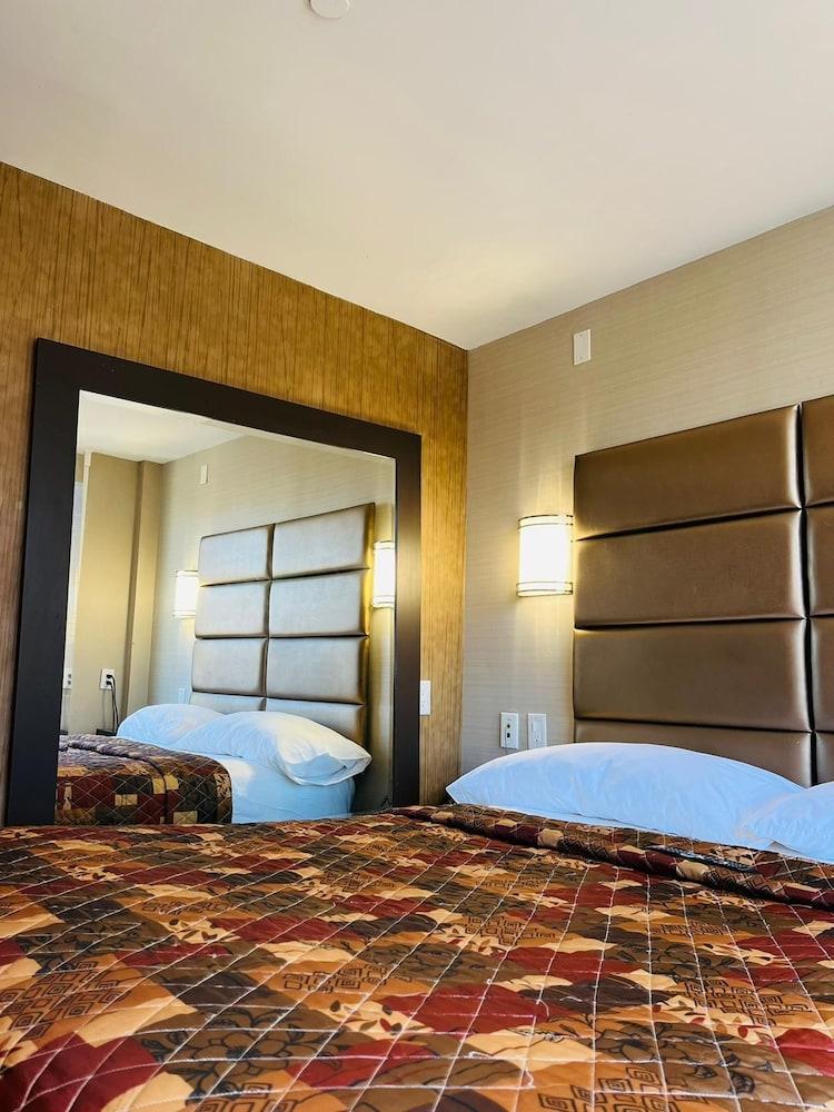 Hotel Key LaGuardia Airport photo 21