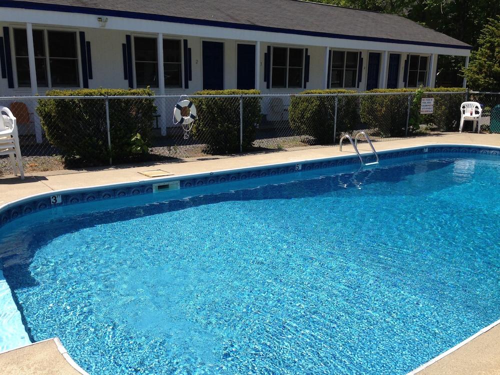 Marvin Gardens Motel photo 22