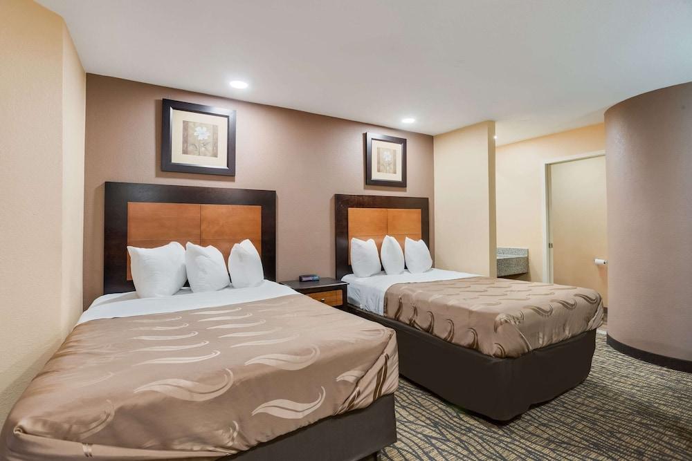 Quality Inn Lees Summit - Kansas City photo 12