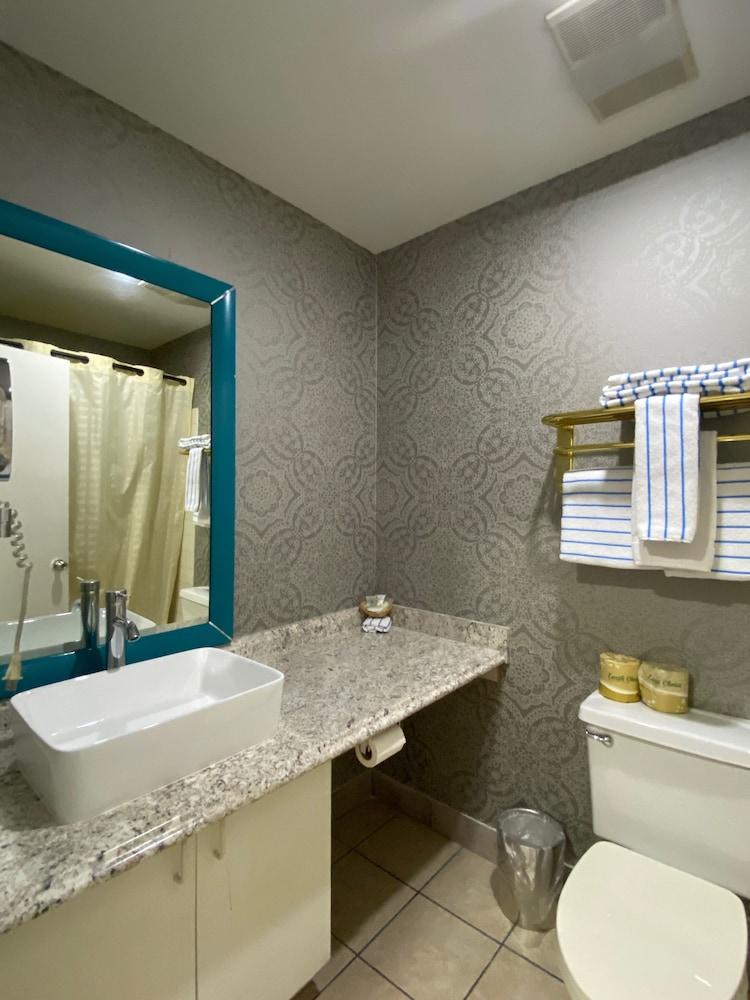 Crown Motel photo 48