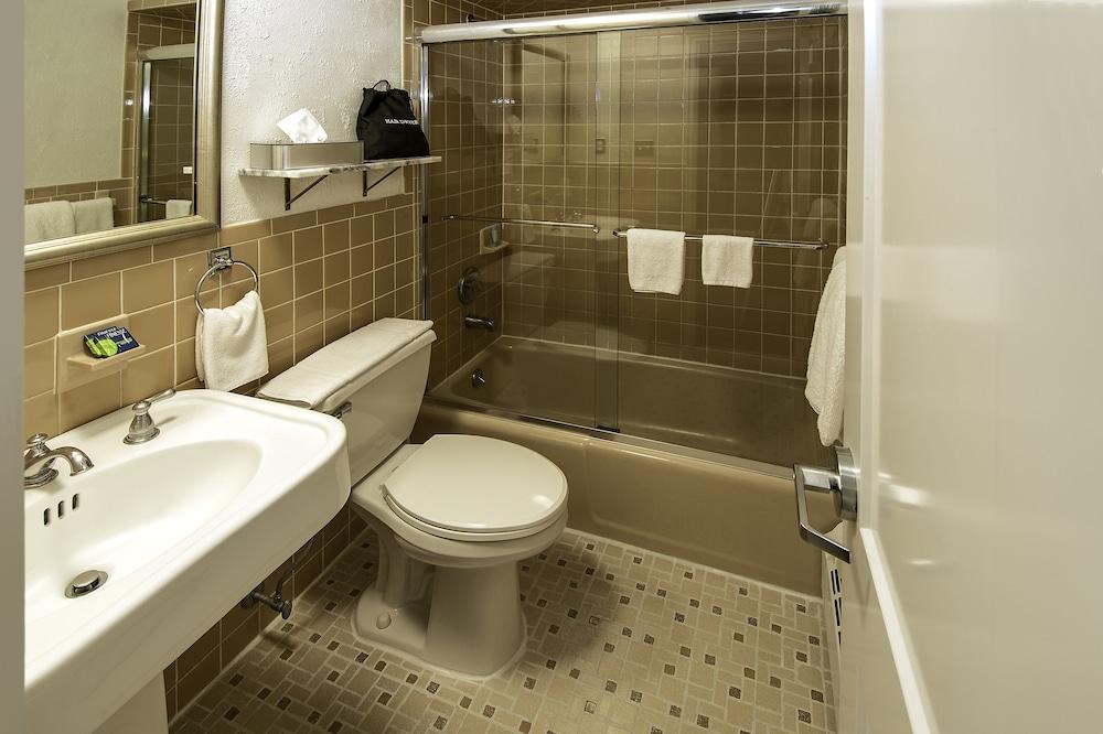 Holland Hotel Free Parking Jersey City photo 17