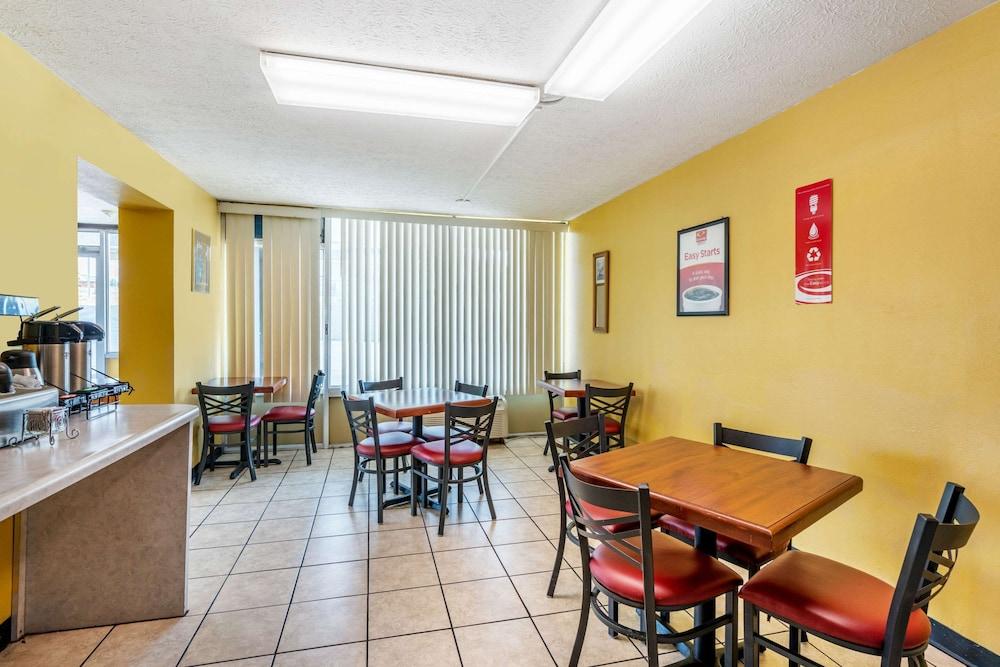 Econo Lodge Rolla I-44 Exit 184 Near Missouri University of Science and Technology photo 18