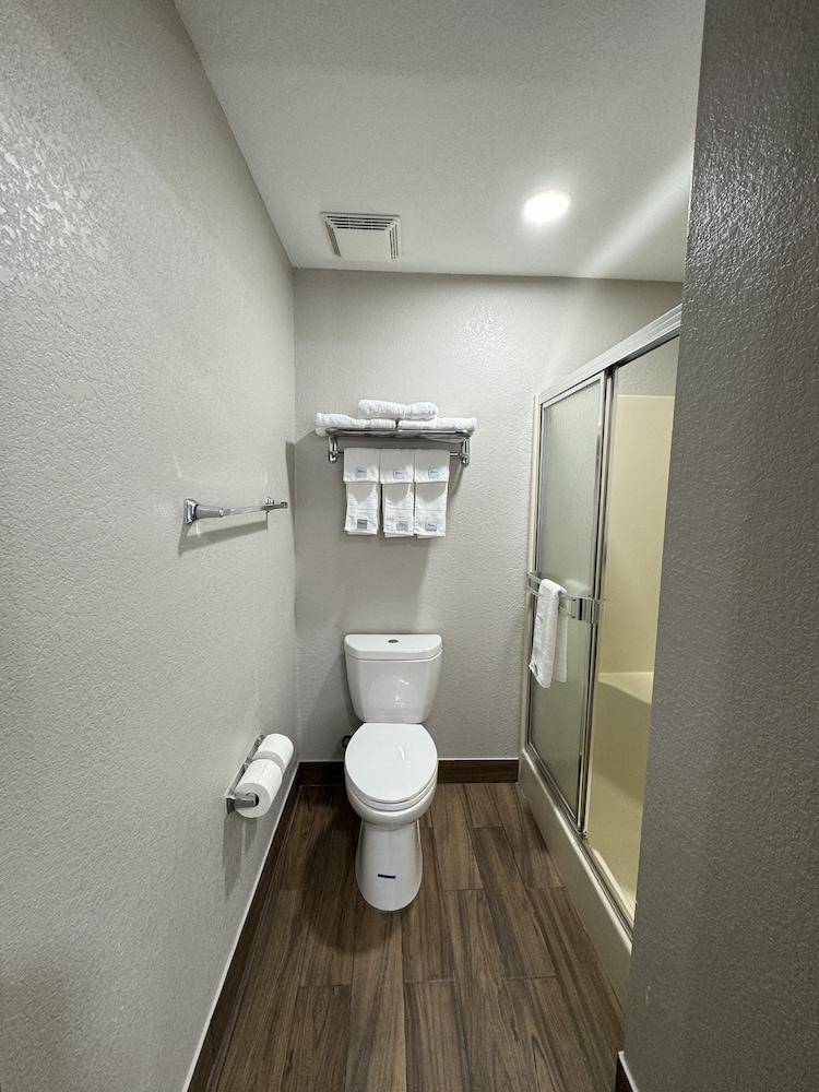 Days Inn by Wyndham Washington Court House photo 26