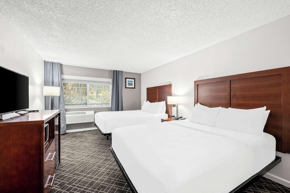 Comfort Inn Yreka I-5 photo 25