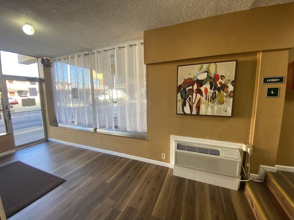 Red Carpet Inn & Suites photo 4