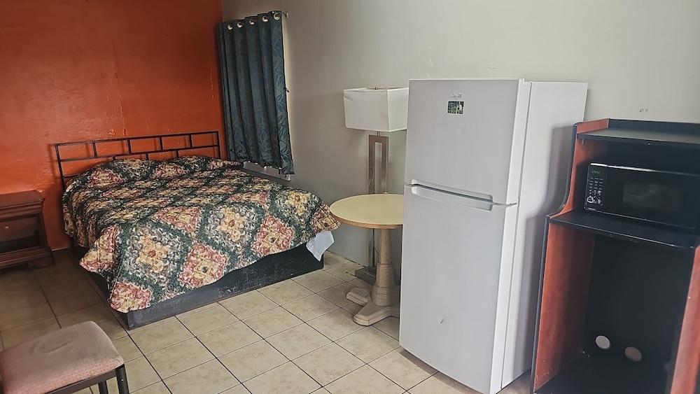 Gulfway Motel By OYO Near Airport I 37 photo 4