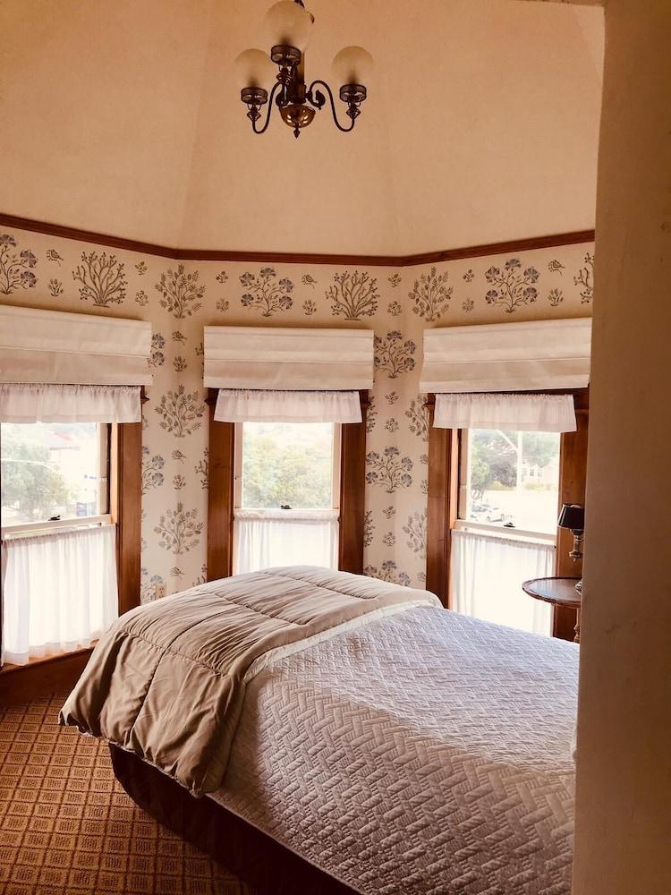 Pacific Grove Inn photo 10