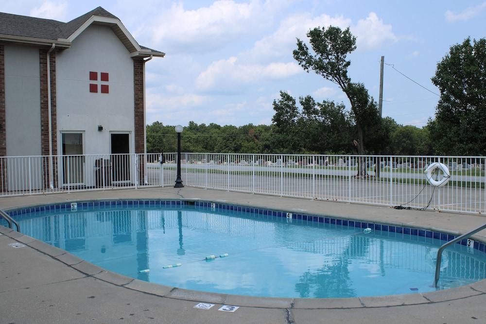 Boarders Inn & Suites photo 20