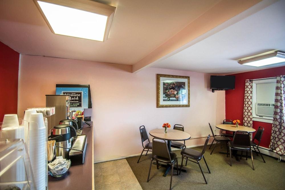 Econo Lodge Hornell photo 5