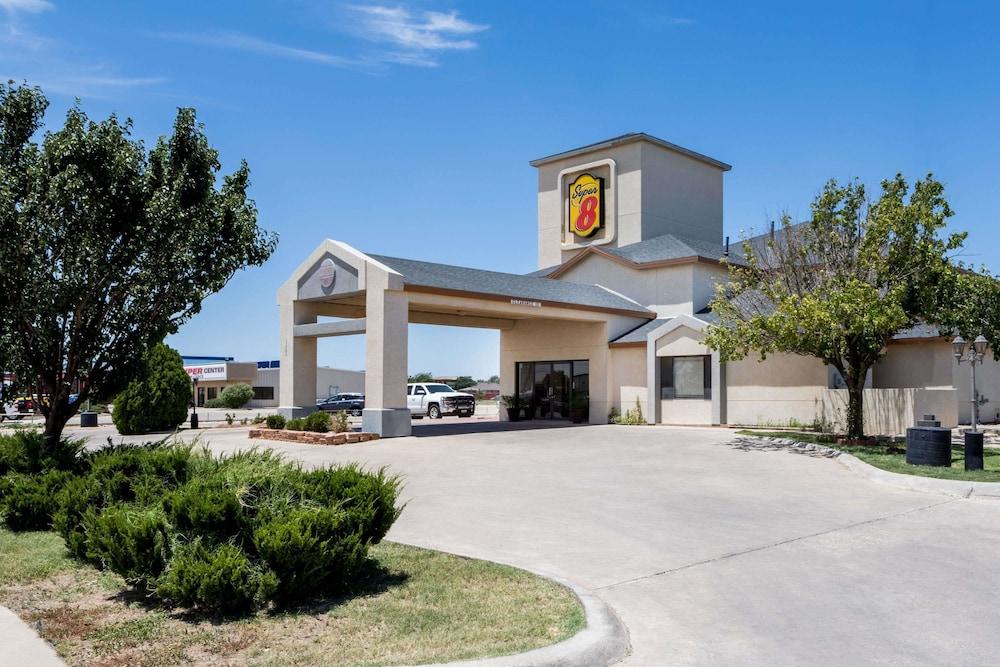 Super 8 by Wyndham Midland photo 1