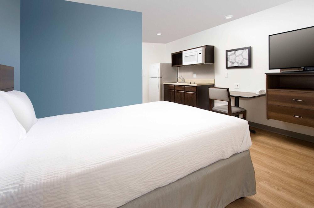 Woodspring Suites Wilmington Riverfront photo 6