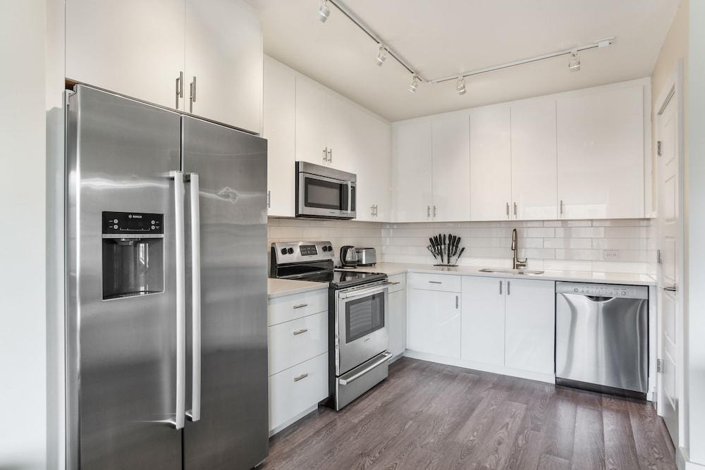 Modern Condos in California Building by Hosteeva photo 99
