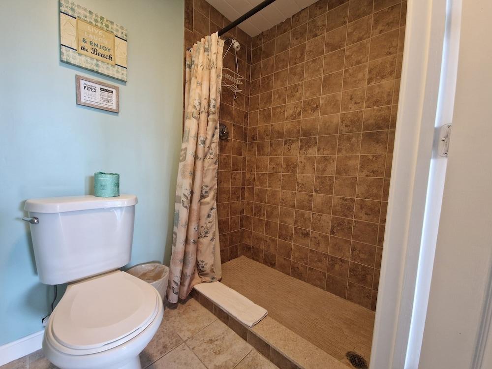 Sandcastle Beachfront Inn photo 31