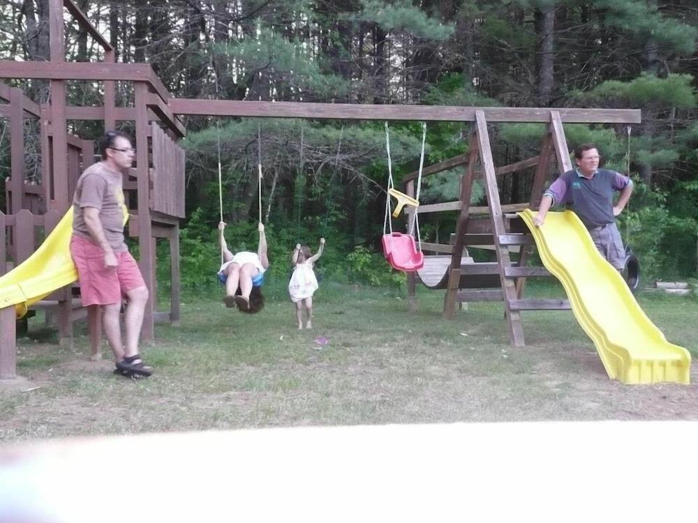 Pine Tree Motel & Cabins photo 24