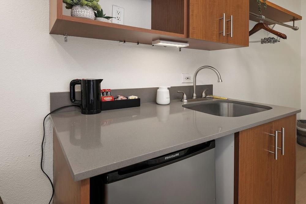 Little Italy Inn - Limited Service Apart Hotel photo 3