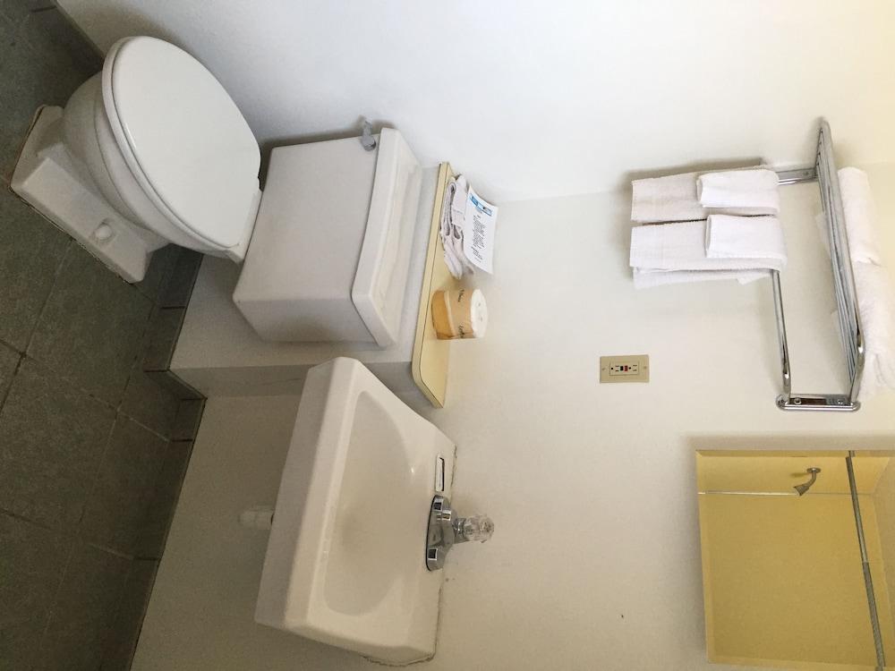 Elko Motel photo 16