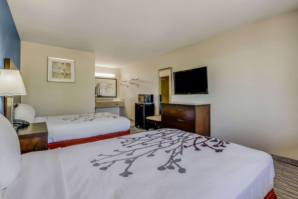 Econo Lodge Inn & Suites Enid South photo 14