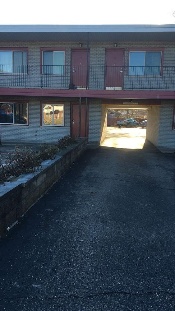 Dorchester Motel photo 8