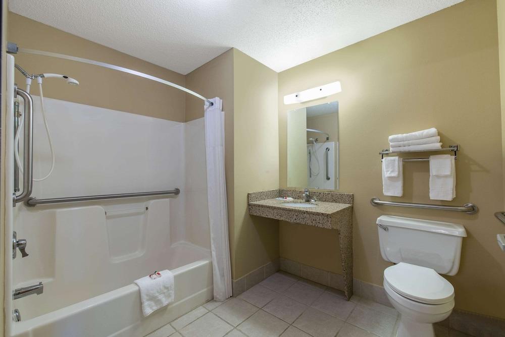 Days Inn by Wyndham Mitchell SD photo 15