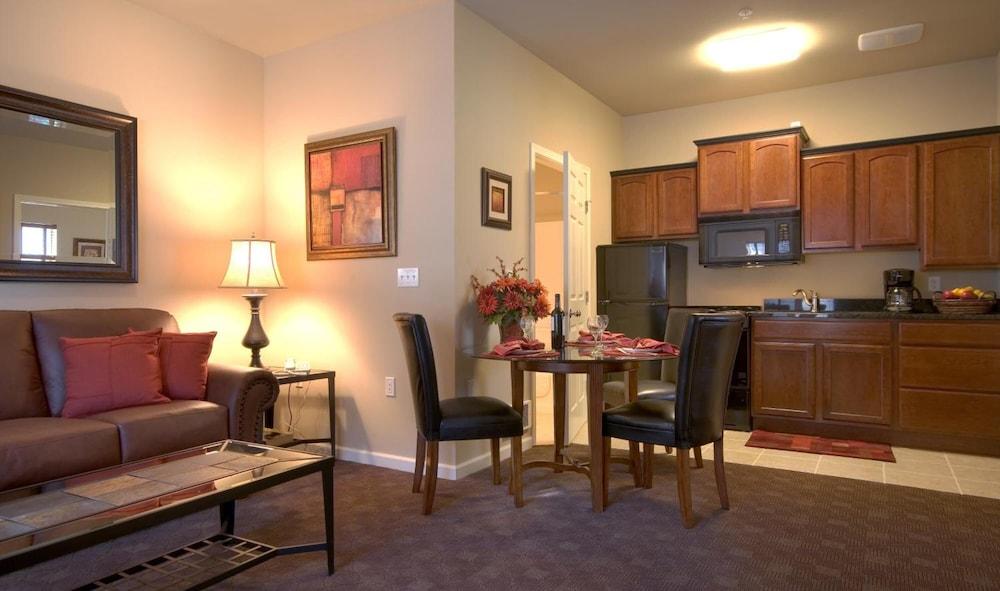 Stratford Suites photo 5