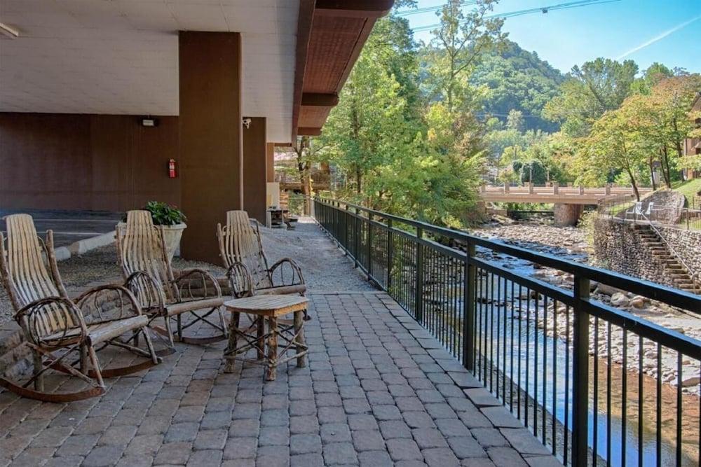 Old Creek Lodge photo 30