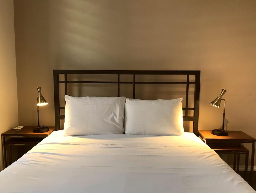 Touchstone Hotel - City Center photo 5