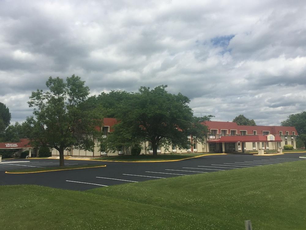 Ramada by Wyndham Albert Lea photo 51
