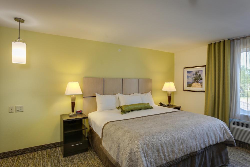 Candlewood Suites College Station At University by IHG photo 16