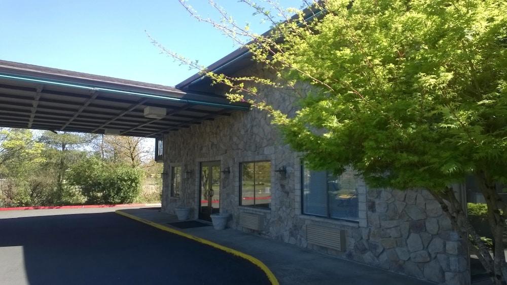 PepperTree Inn photo 6