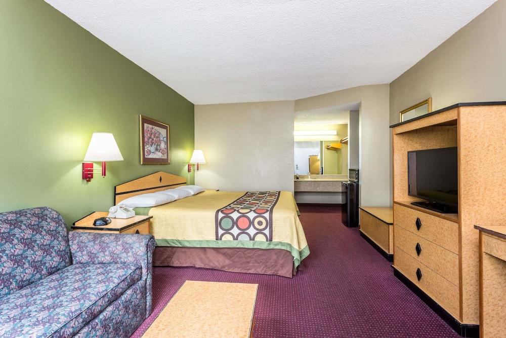 Super 8 by Wyndham Atlanta Northeast GA photo 3