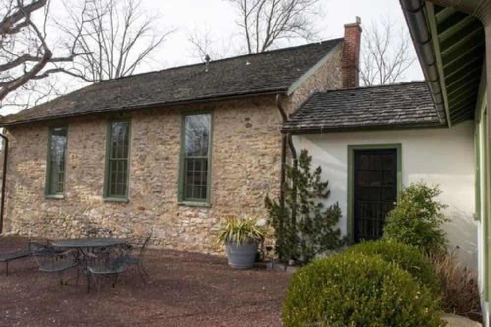 The Buck School Inn photo 1