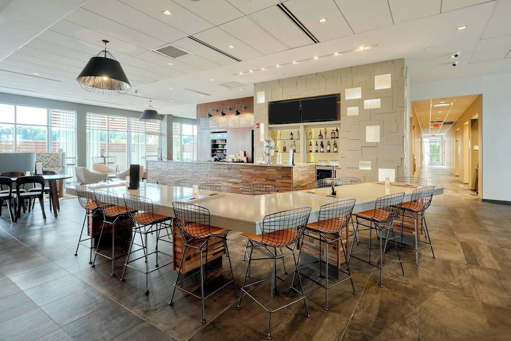 Courtyard by Marriott North Brunswick photo 32