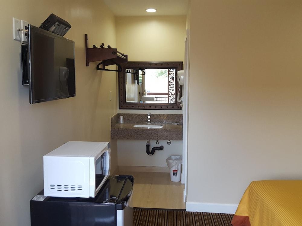 Travel Inn Motel photo 15