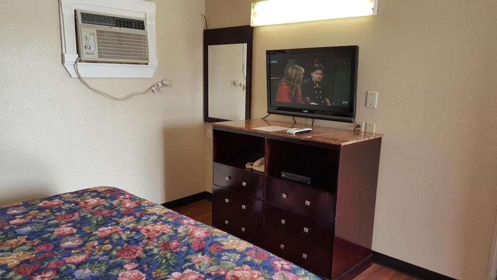Luxury Inn & RV Park photo 2
