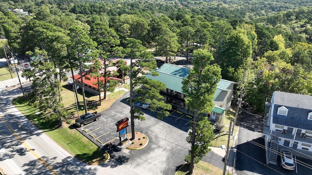 Travelers Inn photo 1