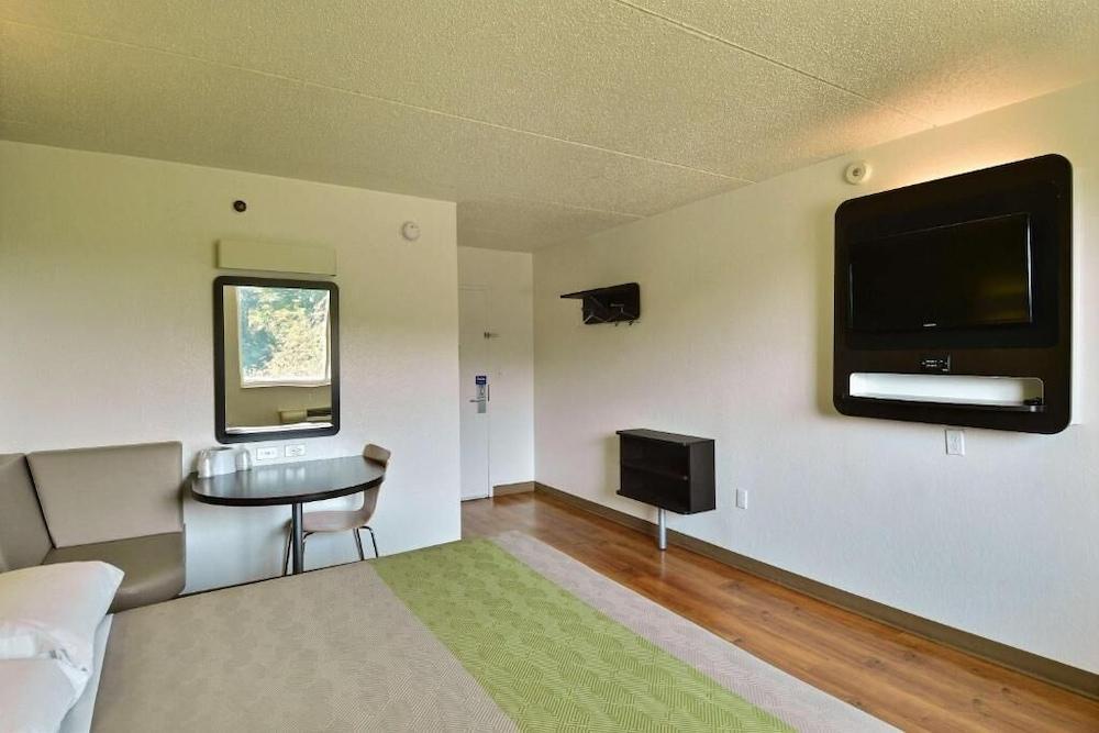 Motel 6 Danvers, MA - Boston North photo 8