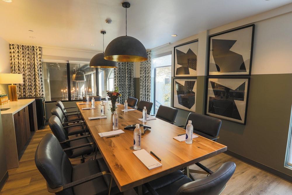 voco The Darwin Atlanta Midtown by IHG photo 60