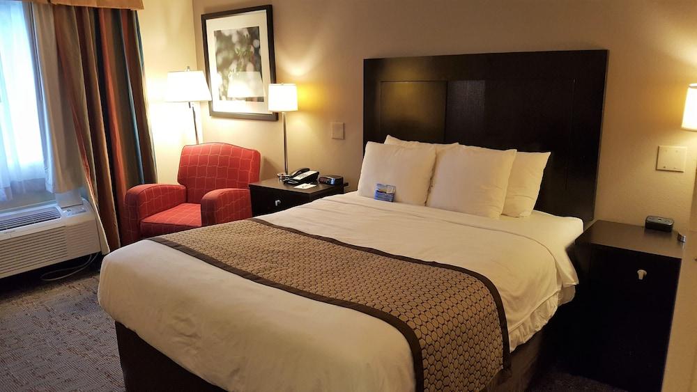 Baymont by Wyndham Belleville Airport Area photo 12