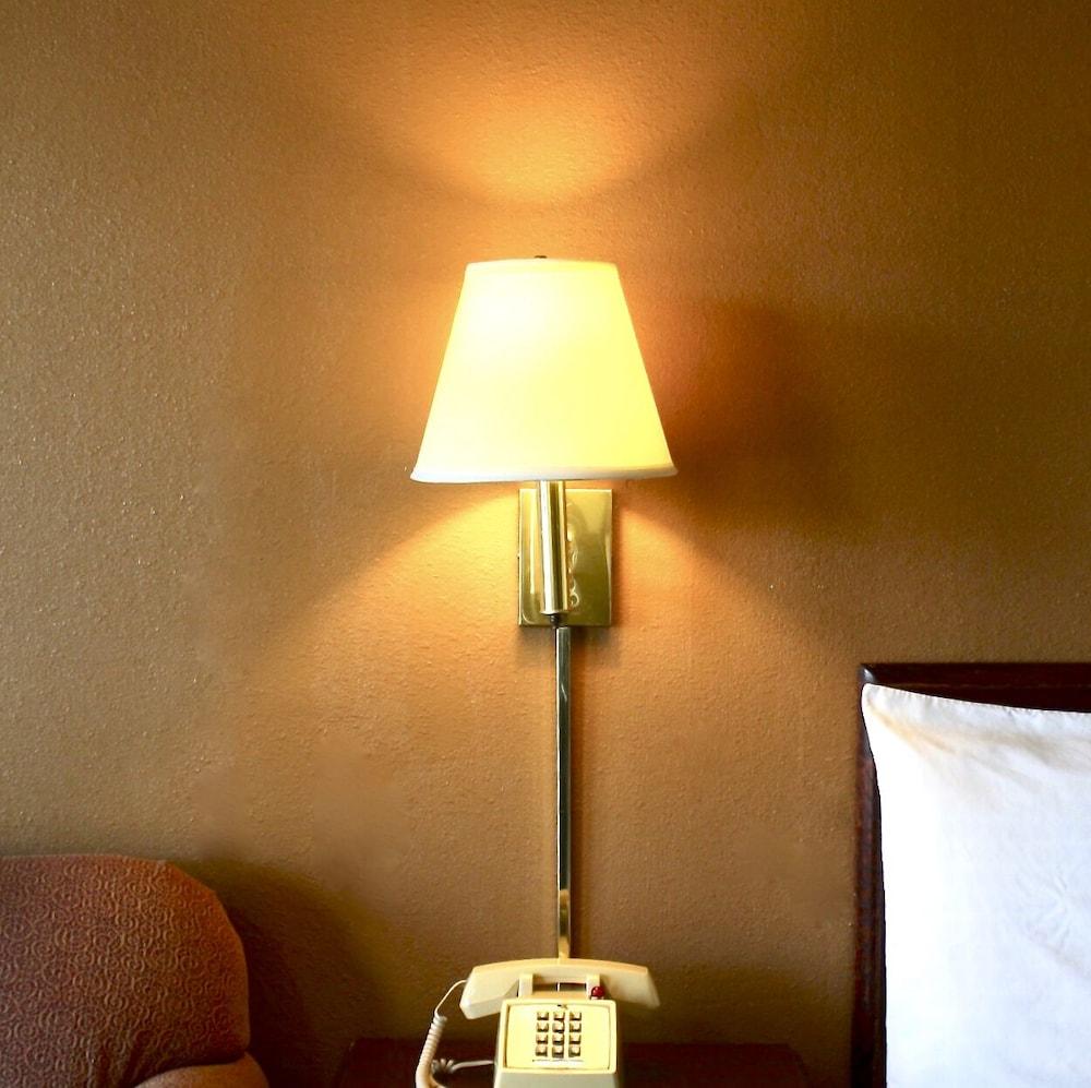 Rodeway Inn Monroe photo 9