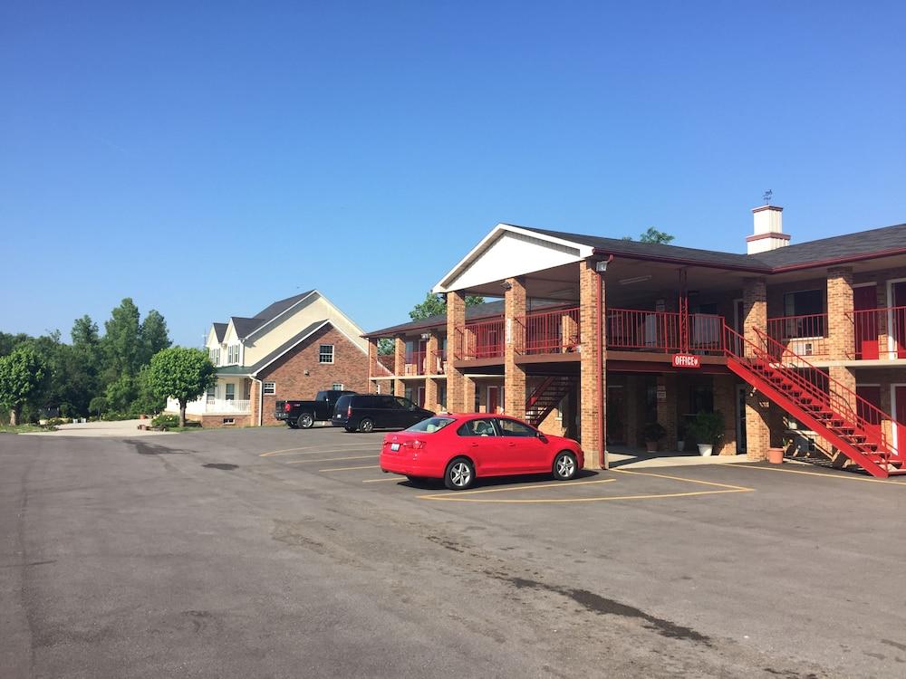 Americas Inn photo 32