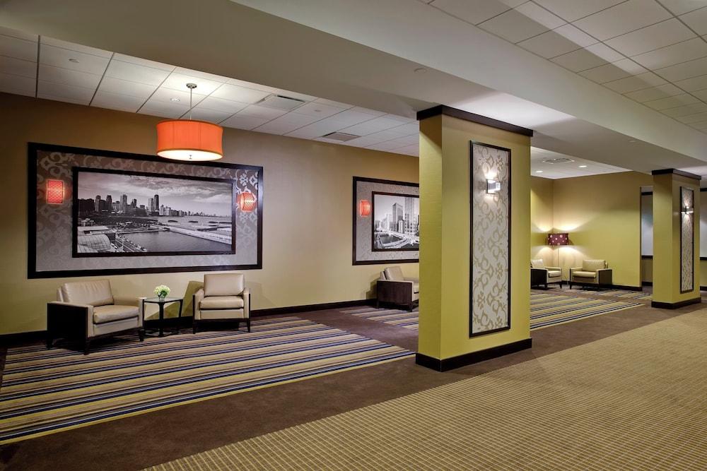 Crowne Plaza Chicago Ohare Hotel & Conf Ctr by IHG photo 30