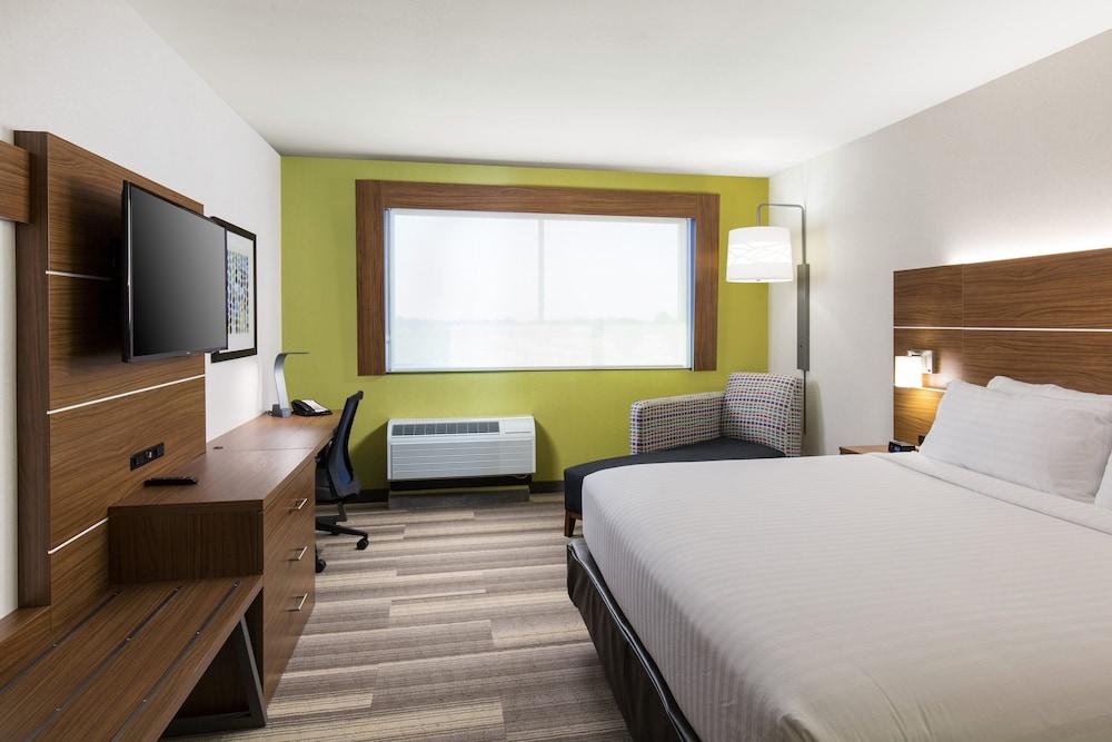 Holiday Inn Express Visalia Sequoia Gateway Area by IHG photo 8