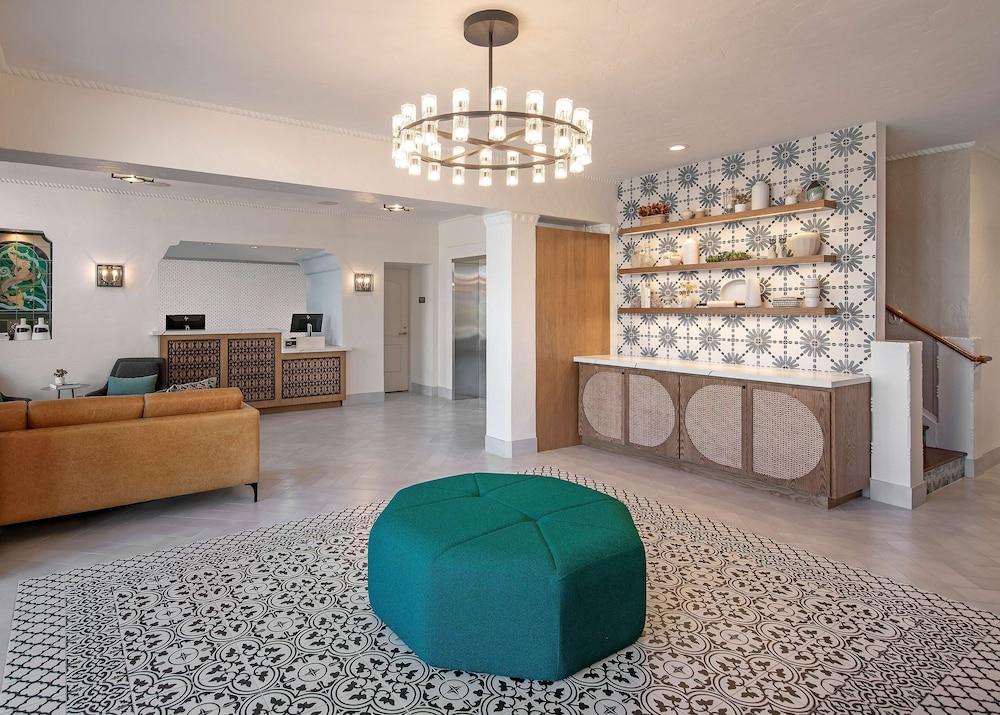 Virgin Hotel Las Vegas, Curio Collection by Hilton photo 3