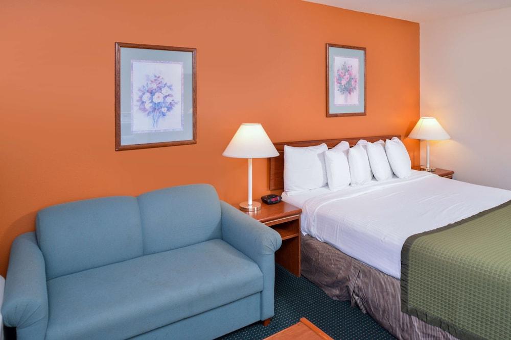 Travelodge Suites by Wyndham Newberg photo 20