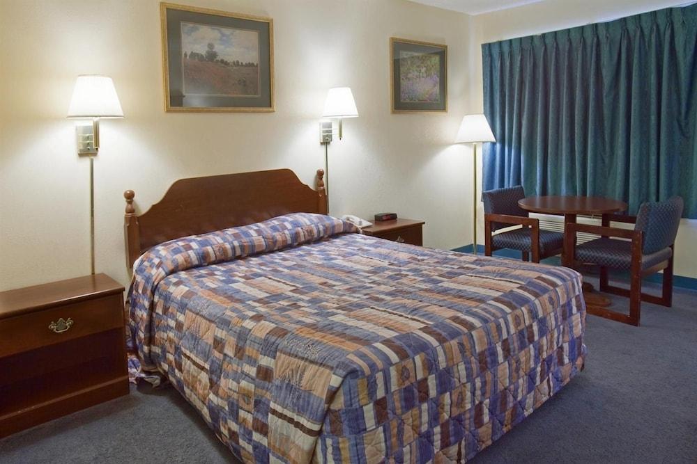 Americas Inn photo 5