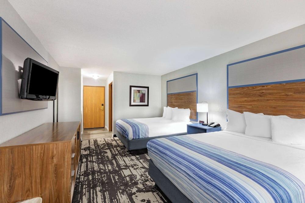 AmericInn by Wyndham Pella photo 14
