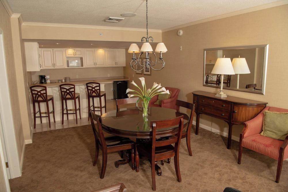 Courtyard by Marriott Erie photo 9