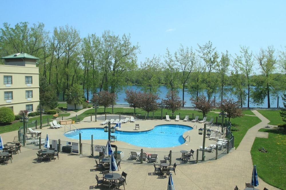 Darien Lake Lodge on the Lake photo 12