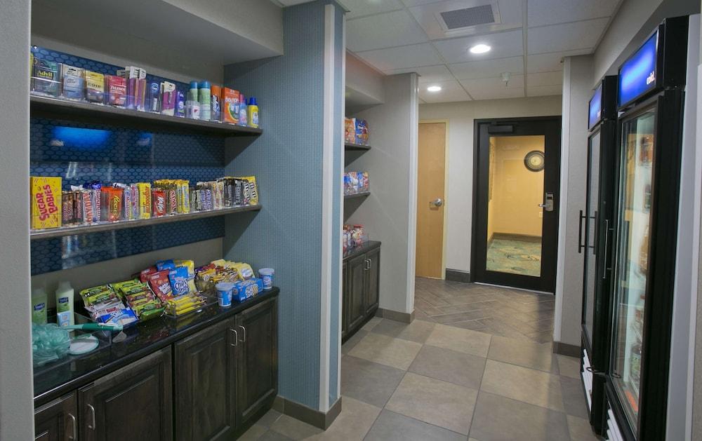 Hampton Inn & Suites Wiggins photo 46