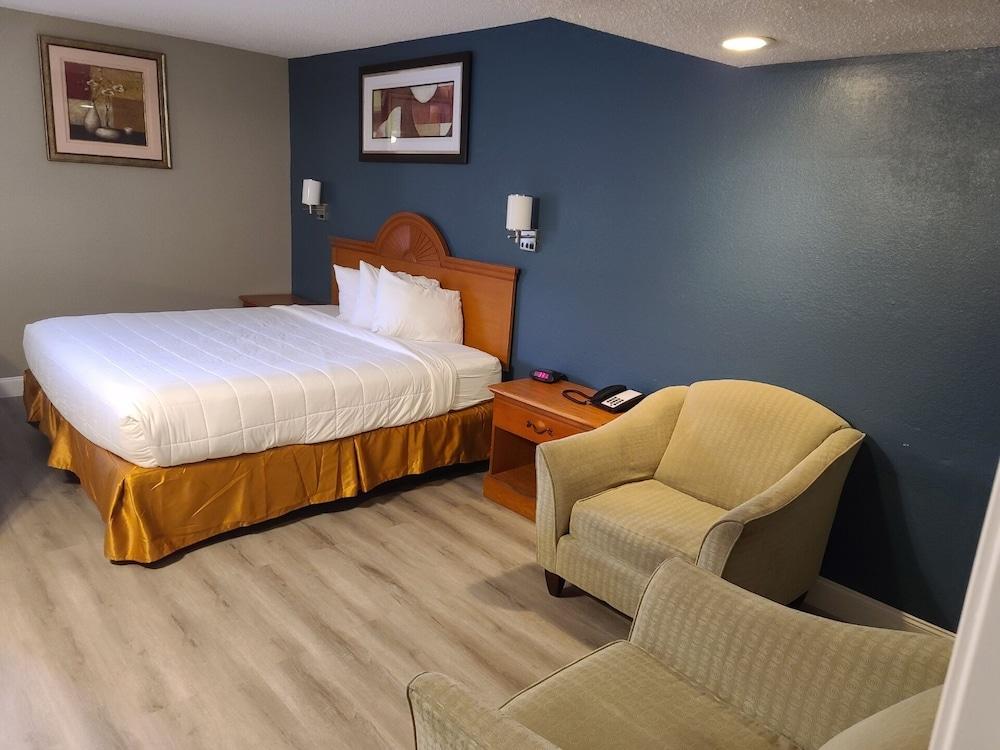 Baymont by Wyndham Marianna photo 10